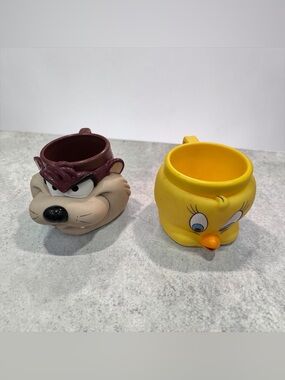 Vintage 1992 Warner bros. Taz and Tweety Cups pair
